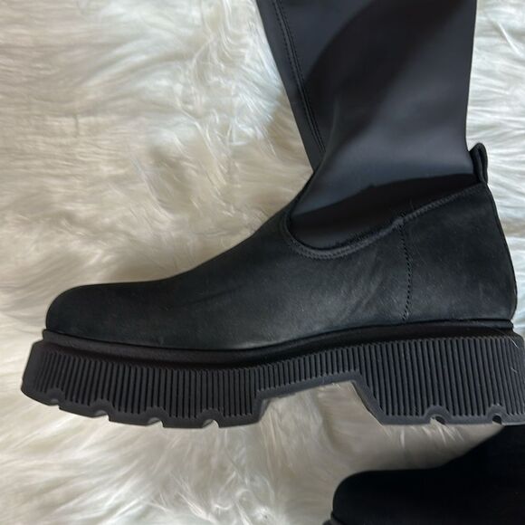 New and unworn tall boots - Picture 3 of 6